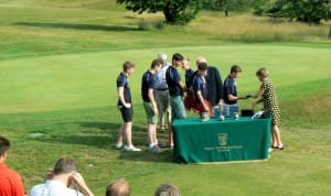 Golfers collect prizes